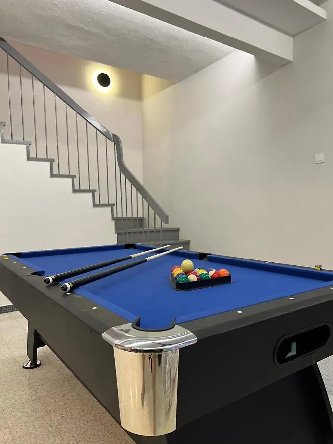 הוילה ג'ורג' טאון -New- 16Px V Kids Pool N Ktv N Jacuzzi N Billiard Near Usm N Penang Bridge 0*,  מלזיה
